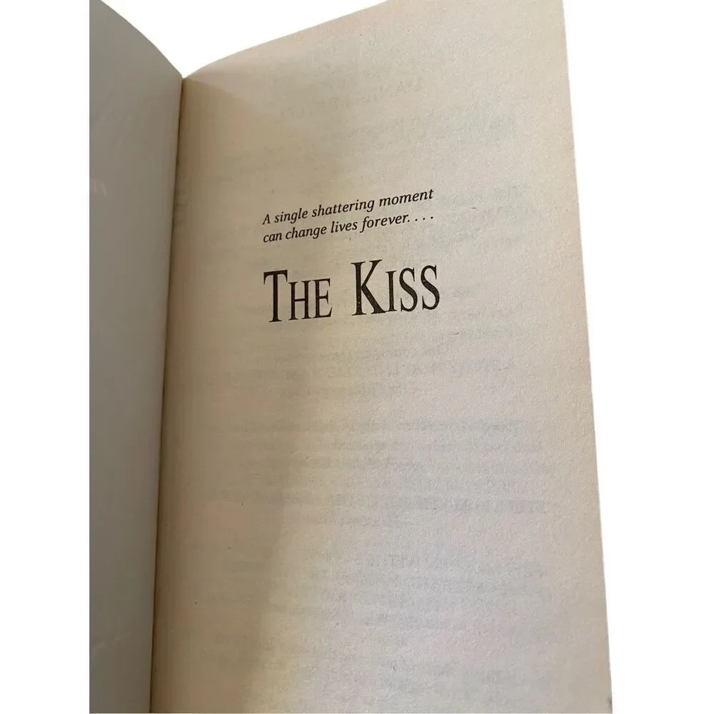 No Brand titles kiss